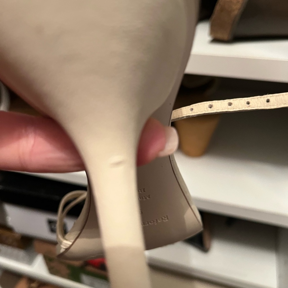 Reformation Gigi Strappy Mid Heel Sandal
Almond 9 $278 Curent - Picture 8 of 8